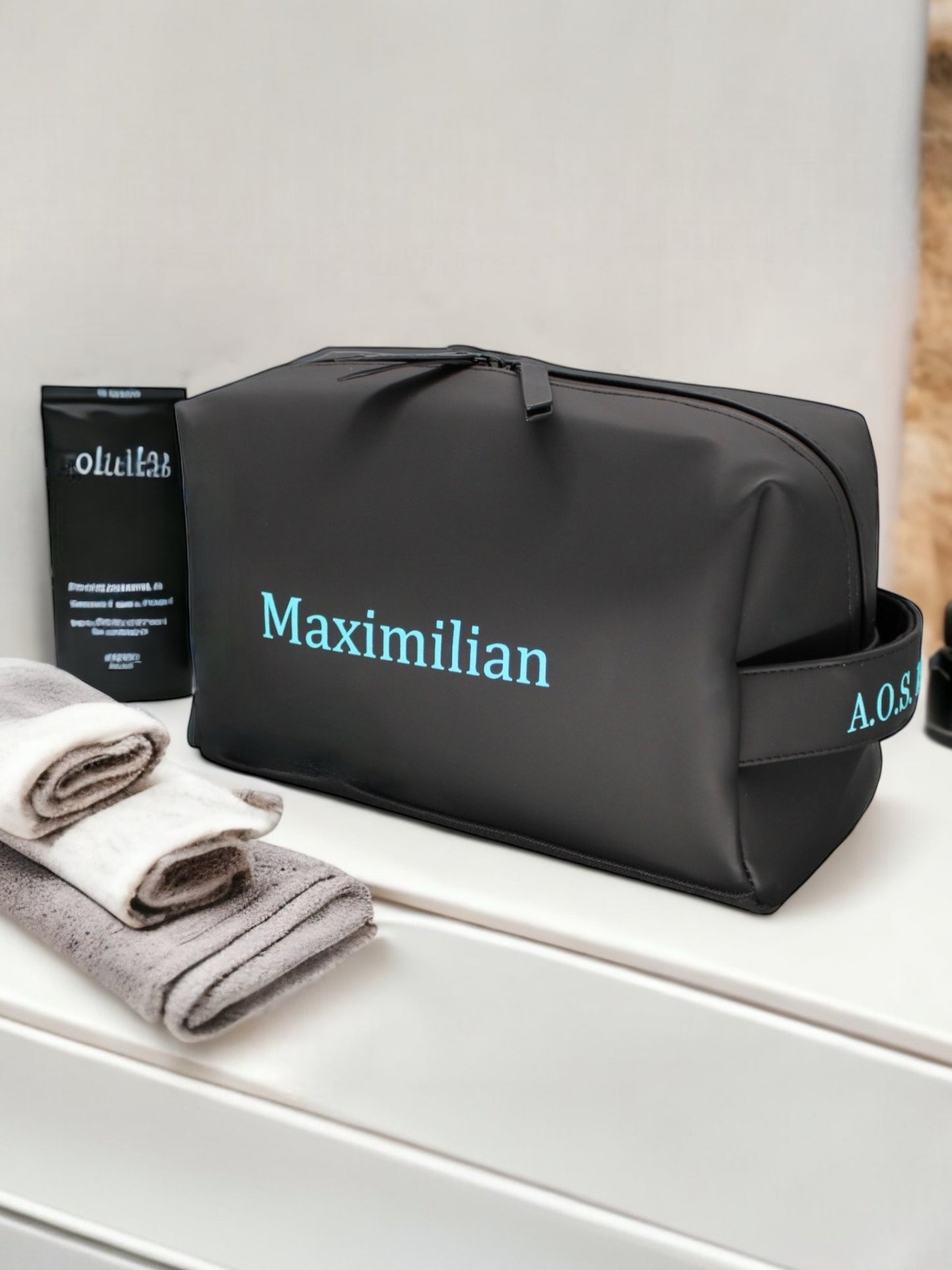 Praktisches Reiseaccessoire: Kulturtasche mit Namen für Männer, Frauen und Kinder